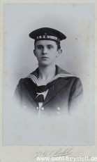 WV-Nr. 1010, Junger Matrose der S.M.S. 'Woerth', um 1900, Fotografie, 6,2 cm x 10,2 cm, Privatbesitz