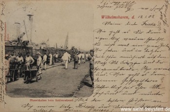 WV-Nr. 1018, Mannschaften beim Kohlenehmen, um 1903, Fotografie auf Postkarte, 14 cm x 9 cm, Privatbesitz