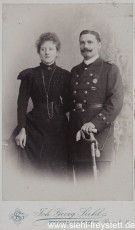 WV-Nr. 1002, Junges Paar, um 1900, Fotografie, 6,2 cm x 10,2 cm, Privatbesitz