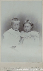 WV-Nr. 1007, Junge Geschwister, um 1900, Fotografie, 6,2 cm x 10,2 cm, Privatbesitz