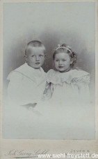 WV-Nr. 1007, Junge Geschwister, um 1900, Fotografie, 6,2 cm x 10,2 cm, Privatbesitz