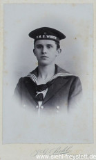WV-Nr. 1010, Junger Matrose der S.M.S. 'Woerth', um 1900, Fotografie, 6,2 cm x 10,2 cm, Privatbesitz