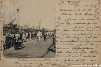 WV-Nr. 1018, Mannschaften beim Kohlenehmen, um 1903, Fotografie auf Postkarte, 14 cm x 9 cm, Privatbesitz