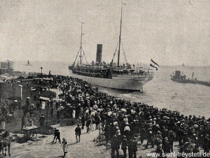 WV-Nr. 1037, Ausfahrt des nach China bestimmten Lazarettschiffs 'Gera' aus Wilhelmshaven, 1900, Fotografie, Privatbesitz