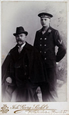 WV-Nr. 1042, Matrose mit Vater, um 1900, Fotografie, 5,8 cm x 9 cm, Privatbesitz