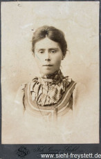 WV-Nr. 1051, Siehls zweite Ehefrau Lena, um 1900, Fotografie, 10 cm x 14,5 cm, Privatbesitz