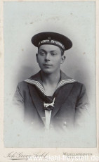 WV-Nr. 1077, Marineangehöriger, um 1900, Fotografie, 6,4 cm x 10,4 cm, Privatbesitz