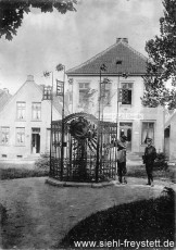 WV-Nr. 1089, Bismarck-Eiche am Kirchplatz in Jever, 1896, Fotografie, 10,7 cm x 16,5 cm, Privatbesitz